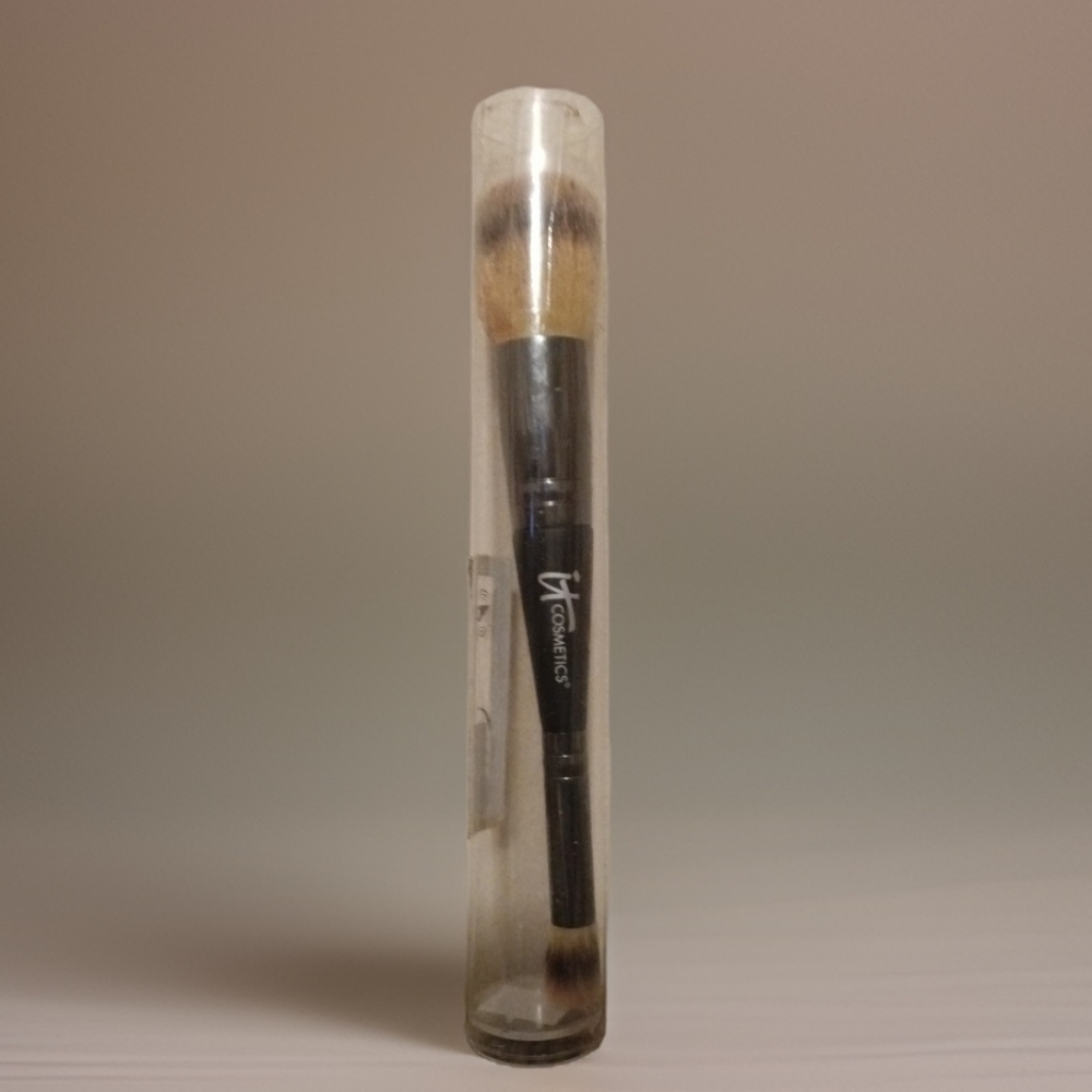 NEW it cosmetics Heavenly Luxe Complexion Perfection Brush #7
